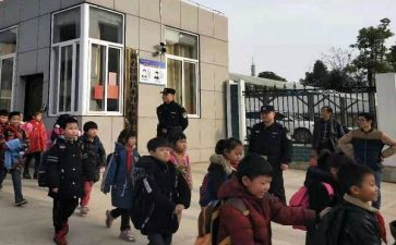 爱护校园环境的倡议书8篇